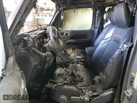 ✅ 2020 Jeep Wrangler Unlimited Rubicon • VIN: 1C4HJXFG2LW251956 • Lot: 54312505. Wystawiony na Copart z przebiegiem Nie podano. Bezpłatny archiwum sprzedaży aukcyjnych z USA i szczegółowy raport historii pojazdu na DreamBid. Zdjęcie 7.