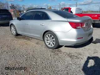 2013 Chevrolet Malibu LT z VIN 1G11E5SA7DF343876, wystawiony jako IAAI lot #43504028 z przebiegiem 130 710 mil mil oraz . Historia ofert i sprzedaży dostępna na DreamBid. Obrazek 3.