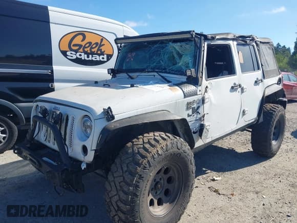 ✅ 2014 Jeep Wrangler Unlimited Sport • VIN: 1C4HJWDGXEL305246 • Lot: 42813391. Wystawiony na IAAI z przebiegiem 155 070 mil. Bezpłatny archiwum sprzedaży aukcyjnych z USA i szczegółowy raport historii pojazdu na DreamBid. Zdjęcie 2.