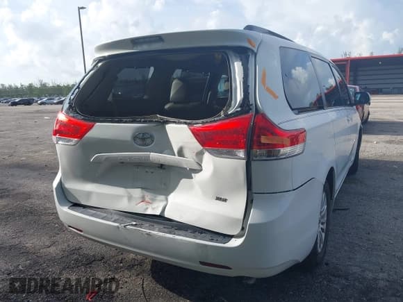 ✅ 2012 Toyota Sienna XLE AAS • VIN: 5TDYK3DC4CS186081 • Lot: 42481131. Wystawiony na IAAI z przebiegiem 187 849 mil. Bezpłatny archiwum sprzedaży aukcyjnych z USA i szczegółowy raport historii pojazdu na DreamBid. Zdjęcie 4.