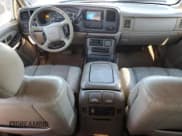 ✅ 2002 GMC Yukon Denali • VIN: 1GKEK63U32J120829 • Lot: 69079205. Wystawiony na Copart z przebiegiem 296 188 mil. Bezpłatny archiwum sprzedaży aukcyjnych z USA i szczegółowy raport historii pojazdu na DreamBid. Zdjęcie 8.