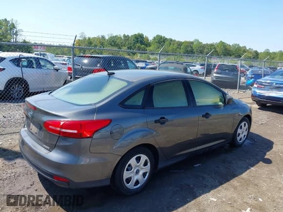 ✅ 2016 Ford Focus S • VIN: 1FADP3E24GL368317 • Lot: 43249879. Wystawiony na IAAI z przebiegiem 60 908 mil. Bezpłatny archiwum sprzedaży aukcyjnych z USA i szczegółowy raport historii pojazdu na DreamBid. Zdjęcie 4.