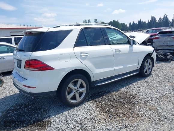 ✅ 2019 Mercedes-Benz GLE 400 • VIN: 4JGDA5GB6KB215386 • Lot: 42909468. Listed on IAAI with 26,963 mi. Free auction sales archive from the USA and detailed vehicle history report at DreamBid. Image 4.