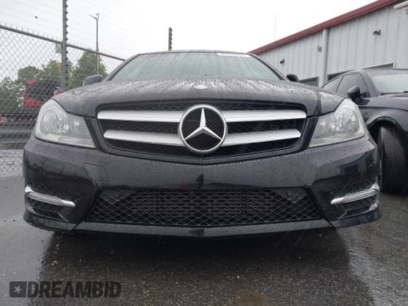 ✅ 2013 Mercedes-Benz C 250 • VIN: WDDGJ4HB0DF992139 • Lot: 42428188. Wystawiony na IAAI z przebiegiem 108 584 mil. Bezpłatny archiwum sprzedaży aukcyjnych z USA i szczegółowy raport historii pojazdu na DreamBid. Zdjęcie 12.