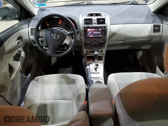 ✅ 2013 Toyota Corolla LE • VIN: 5YFBU4EE2DP197922 • Lot: 86138075. Wystawiony na Copart z przebiegiem 87 350 mil. Bezpłatny archiwum sprzedaży aukcyjnych z USA i szczegółowy raport historii pojazdu na DreamBid. Zdjęcie 8.