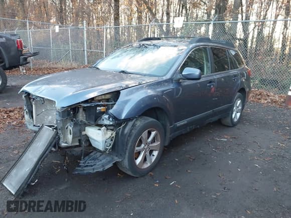 ✅ 2014 Subaru Outback Limited • VIN: 4S4BRDLC4E2202438 • Lot: 43679730. Listed on IAAI with 105,061 mi. Free auction sales archive from the USA and detailed vehicle history report at DreamBid. Image 2.