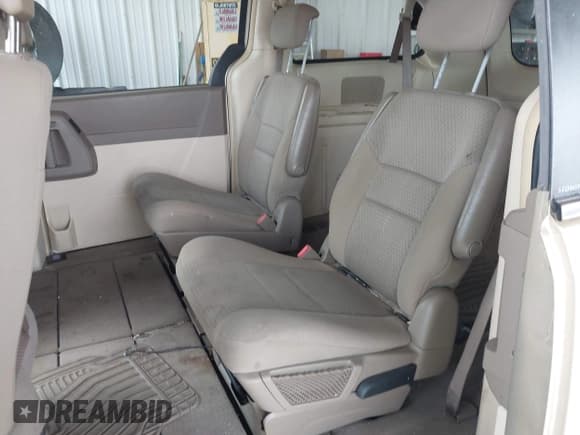 ✅ 2010 Chrysler Town & Country LX • VIN: 2A4RR2D16AR436882 • Lot: 42682028. Wystawiony na IAAI z przebiegiem 102 509 mil. Bezpłatny archiwum sprzedaży aukcyjnych z USA i szczegółowy raport historii pojazdu na DreamBid. Zdjęcie 8.