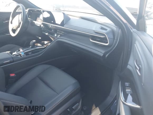 ✅ 2025 Toyota Crown XLE • VIN: JTDACAAJ1S3007565 • Lot: 43535290. Wystawiony na IAAI z przebiegiem 12 307 mil. Bezpłatny archiwum sprzedaży aukcyjnych z USA i szczegółowy raport historii pojazdu na DreamBid. Zdjęcie 5.