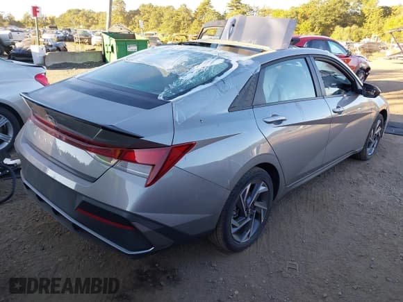 ✅ 2025 Hyundai Elantra SEL Sport • VIN: KMHLM4DG6SU933179 • Lot: 43275340. Wystawiony na IAAI z przebiegiem 44 mil. Bezpłatny archiwum sprzedaży aukcyjnych z USA i szczegółowy raport historii pojazdu na DreamBid. Zdjęcie 4.