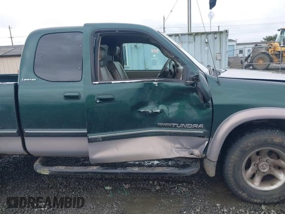 ✅ 2000 Toyota Tundra Limited • VIN: 5TBBT4812YS031675 • Lot: 41626727. Listed on IAAI with 257,195 mi. Free auction sales archive from the USA and detailed vehicle history report at DreamBid. Image 6.