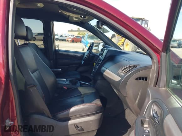 ✅ 2019 Dodge Grand Caravan GT • VIN: 2C4RDGEG2KR768629 • Лот: 43238448. Опубликован ранее на IAAI с пробегом 217 755 миль. Бесплатный доступ к архиву аукционных продаж из США и подробный отчёт об истории автомобиля на DreamBid. Изображение 5.