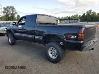 2000 Chevrolet Silverado 1500 LT z VIN 2GCEK19T9Y1375842, wystawiony jako Copart lot #64787384 z przebiegiem 242 729 mil mil oraz Szkoda całkowita • Salvage title. Historia ofert i sprzedaży dostępna na DreamBid. Obrazek 2.