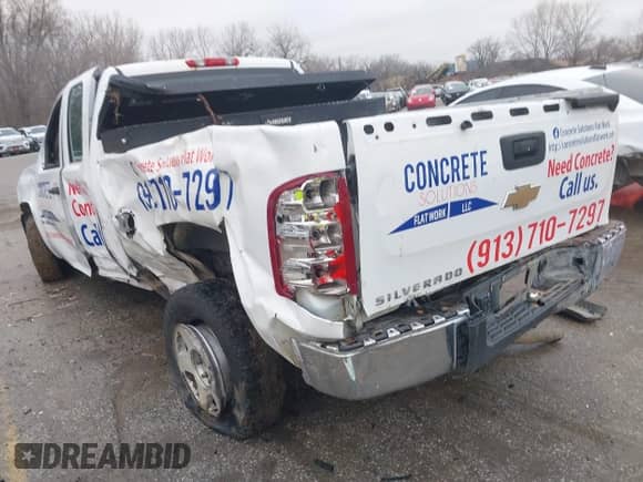 2010 Chevrolet Silverado 1500 Work Truck with VIN 1GCSCPEX9AZ144805, listed as a IAAI auction lot 41475922 with 292,974 mi miles and . Bid and sale history available at DreamBid. Image 3.