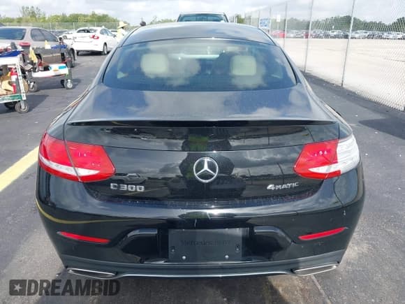 ✅ 2018 Mercedes-Benz C 300 • VIN: WDDWJ4KB1JF678659 • Lot: 42447456. Listed on IAAI with 121,936 mi. Free auction sales archive from the USA and detailed vehicle history report at DreamBid. Image 16.