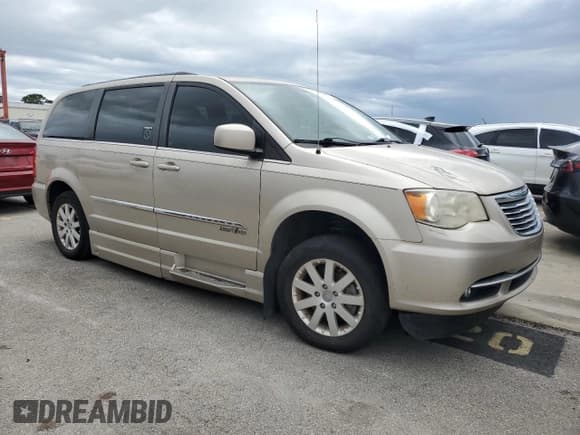✅ 2013 Chrysler Town & Country • VIN: 2C7WC1BG0DR662158 • Lot: 74171484. Wystawiony na Copart z przebiegiem Nie podano. Bezpłatny archiwum sprzedaży aukcyjnych z USA i szczegółowy raport historii pojazdu na DreamBid. Zdjęcie 4.