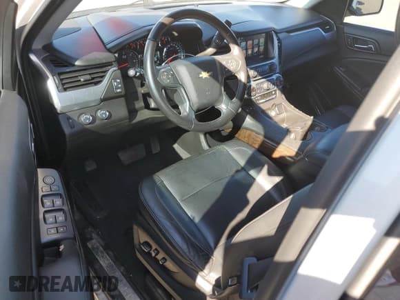 ✅ 2019 Chevrolet Suburban LT • VIN: 1GNSKHKC5KR394349 • Lot: 81909375. Wystawiony na Copart z przebiegiem 132 435 mil. Bezpłatny archiwum sprzedaży aukcyjnych z USA i szczegółowy raport historii pojazdu na DreamBid. Zdjęcie 8.