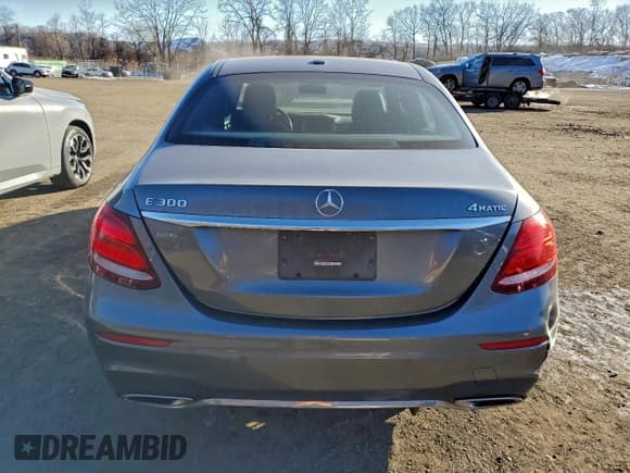 ✅ 2017 Mercedes-Benz E 300 Luxury • VIN: WDDZF4KB4HA023255 • Lot: 94088505. Listed on Copart with 39,575 mi. Free auction sales archive from the USA and detailed vehicle history report at DreamBid. Image 6.
