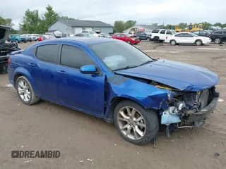 2013 Dodge Avenger R/T z VIN 1C3CDZBG5DN632439, wystawiony jako IAAI lot #43151096 z przebiegiem 156 174 mil mil oraz . Historia ofert i sprzedaży dostępna na DreamBid. Obrazek 1.