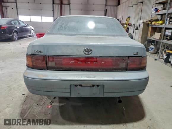 ✅ 1992 Toyota Camry LE • VIN: JT2SK12E5N0009505 • Lot: 96627535. Wystawiony na Copart z przebiegiem 231 706 mil. Bezpłatny archiwum sprzedaży aukcyjnych z USA i szczegółowy raport historii pojazdu na DreamBid. Zdjęcie 6.