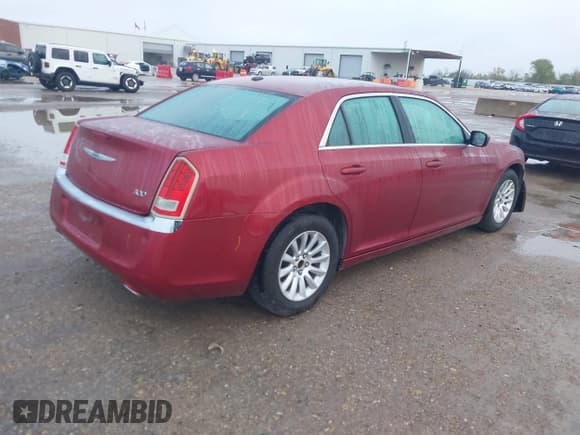✅ 2011 Chrysler 300 • VIN: 2C3CA4CG3BH550418 • Lot: 43766651. Listed on IAAI with 139,182 mi. Free auction sales archive from the USA and detailed vehicle history report at DreamBid. Image 4.
