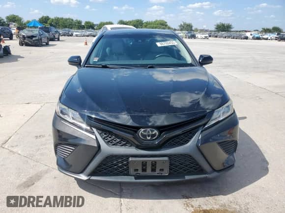 2019 Toyota Camry LE z VIN 4T1B11HK0KU794720, wystawiony jako Copart lot #66700455 z przebiegiem 102 818 mil mil oraz Czysty tytuł • Clean title. Historia ofert i sprzedaży dostępna na DreamBid. Obrazek 5.