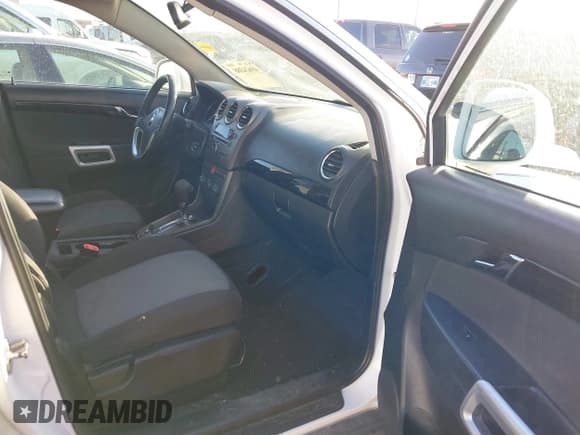 ✅ 2014 Chevrolet Captiva Sport LS • VIN: 3GNAL2EK7ES621566 • Lot: 41624388. Wystawiony na IAAI z przebiegiem 113 551 mil. Bezpłatny archiwum sprzedaży aukcyjnych z USA i szczegółowy raport historii pojazdu na DreamBid. Zdjęcie 5.