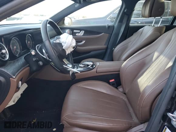 ✅ 2017 Mercedes-Benz E 300 Luxury • VIN: WDDZF4KB1HA123636 • Lot: 92111815. Listed on Copart with 121,655 mi. Free auction sales archive from the USA and detailed vehicle history report at DreamBid. Image 7.
