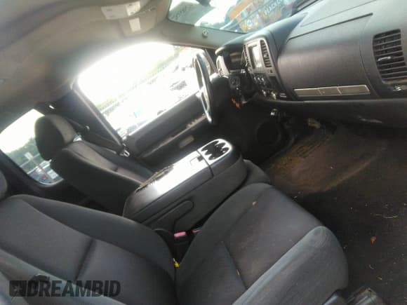 ✅ 2009 Chevrolet Silverado 1500 • VIN: 2GCEC290391123787 • Lot: 42985952. Wystawiony na IAAI z przebiegiem 330 984 mil. Bezpłatny archiwum sprzedaży aukcyjnych z USA i szczegółowy raport historii pojazdu na DreamBid. Zdjęcie 5.