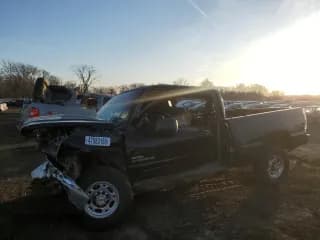 ✅ 2003 Chevrolet Silverado 2500HD LT • VIN: 1GCHK29133E174723 • Lot: 47583165. Wystawiony na Copart z przebiegiem Nie podano. Bezpłatny archiwum sprzedaży aukcyjnych z USA i szczegółowy raport historii pojazdu na DreamBid. Zdjęcie 1.