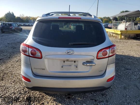 ✅ 2012 Hyundai Santa Fe Limited • VIN: 5XYZK4AG2CG166815 • Lot: 73534954. Listed on Copart with 135,806 mi. Free auction sales archive from the USA and detailed vehicle history report at DreamBid. Image 6.