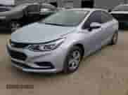 2018 Chevrolet Cruze LS с VIN 1G1BC5SM0J7122288, выставлен на аукционе Copart как лот 71095302 с пробегом 69 262 миль миль и . История ставок и продаж доступна на DreamBid. Изображение 1.