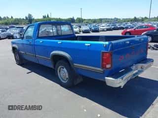 1992 Dodge Dakota z VIN 1B7HL26Y3NS501835, wystawiony jako IAAI lot #42808146 z przebiegiem 141 463 mil mil oraz . Historia ofert i sprzedaży dostępna na DreamBid. Obrazek 3.