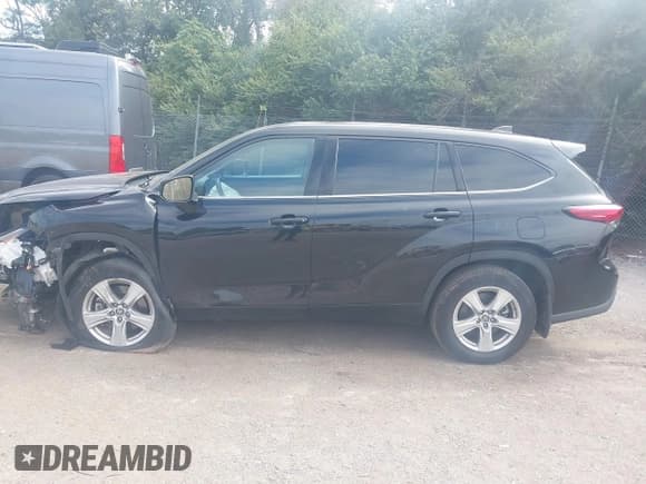 ✅ 2022 Toyota Highlander LE • VIN: 5TDBZRBH6NS584981 • Lot: 43266813. Wystawiony na IAAI z przebiegiem 74 746 mil. Bezpłatny archiwum sprzedaży aukcyjnych z USA i szczegółowy raport historii pojazdu na DreamBid. Zdjęcie 14.