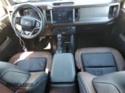 ✅ 2022 Ford Bronco • VIN: 1FMDE5DH8NLB01756 • Lot: 82543095. Wystawiony na Copart z przebiegiem 16 202 mil. Bezpłatny archiwum sprzedaży aukcyjnych z USA i szczegółowy raport historii pojazdu na DreamBid. Zdjęcie 8.