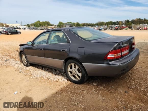 ✅ 2000 Lexus ES 300 • VIN: JT8BF28G5Y0277239 • Lot: 89916145. Wystawiony na Copart z przebiegiem 280 303 mil. Bezpłatny archiwum sprzedaży aukcyjnych z USA i szczegółowy raport historii pojazdu na DreamBid. Zdjęcie 2.