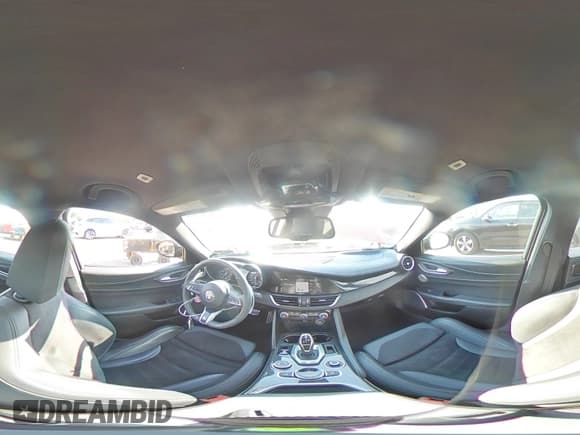 ✅ 2021 Alfa Romeo Giulia Quadrifoglio • VIN: ZARFAMEV3M7643268 • Lot: 71452985. Wystawiony na Copart z przebiegiem 48 593 mil. Bezpłatny archiwum sprzedaży aukcyjnych z USA i szczegółowy raport historii pojazdu na DreamBid. Zdjęcie 14.