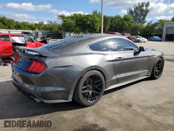 ✅ 2020 Ford Mustang GT • VIN: 1FA6P8CF4L5108087 • Lot: 82426335. Wystawiony na Copart z przebiegiem 58 379 mil. Bezpłatny archiwum sprzedaży aukcyjnych z USA i szczegółowy raport historii pojazdu na DreamBid. Zdjęcie 3.