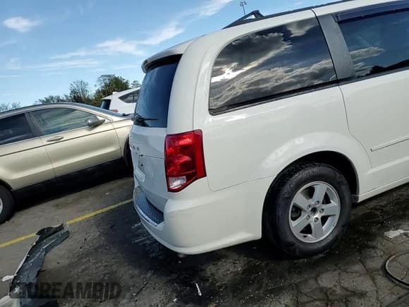 ✅ 2012 Dodge Grand Caravan SXT • VIN: 2C4RDGCG7CR236362 • Lot: 85872015. Wystawiony na Copart z przebiegiem 109 707 mil. Bezpłatny archiwum sprzedaży aukcyjnych z USA i szczegółowy raport historii pojazdu na DreamBid. Zdjęcie 15.