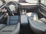 ✅ 2025 Mazda 3 S Select Sport • VIN: JM1BPAKM5S1786031 • Лот: 63350985. Опубликован ранее на Copart с пробегом 4 866 миль. Бесплатный доступ к архиву аукционных продаж из США и подробный отчёт об истории автомобиля на DreamBid. Изображение 8.