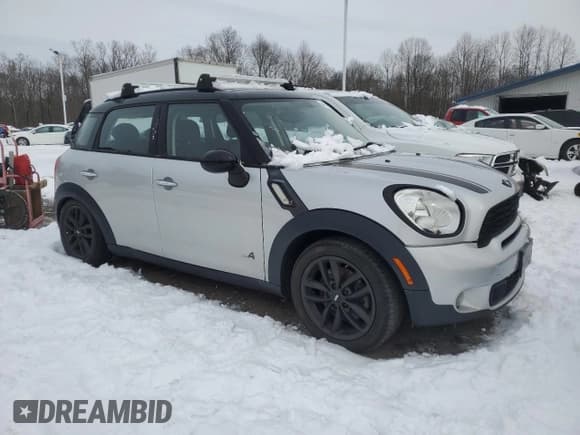 ✅ 2013 MINI Countryman S ALL4 • VIN: WMWZC5C58DWM15375 • Lot: 44399835. Listed on Copart with 121,785 mi. Free auction sales archive from the USA and detailed vehicle history report at DreamBid. Image 4.