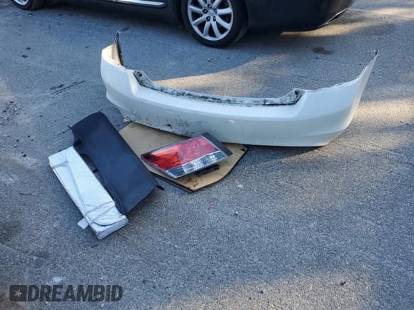 ✅ 2009 Honda Accord EX-L • VIN: 1HGCP36889A009772 • Lot: 92813825. Listed on Copart with 196,703 mi. Free auction sales archive from the USA and detailed vehicle history report at DreamBid. Image 13.