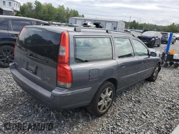 ✅ 2004 Volvo V70 • VIN: YV1SJ59H742394855 • Lot: 72104605. Listed on Copart with 192,595 mi. Free auction sales archive from the USA and detailed vehicle history report at DreamBid. Image 3.