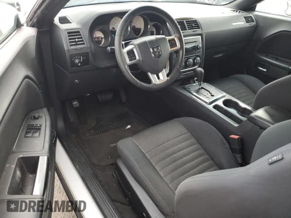 ✅ 2014 Dodge Challenger SXT • VIN: 2C3CDYAG7EH277084 • Lot: 80559344. Wystawiony na Copart z przebiegiem 90 424 mil. Bezpłatny archiwum sprzedaży aukcyjnych z USA i szczegółowy raport historii pojazdu na DreamBid. Zdjęcie 8.