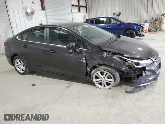✅ 2017 Chevrolet Cruze LT • VIN: 1G1BE5SM4H7113114 • Lot: 46878373. Listed on Copart with 55,343 mi. Free auction sales archive from the USA and detailed vehicle history report at DreamBid. Image 4.