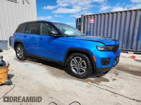 2022 Jeep Grand Cherokee Trailhawk with VIN 1C4RJYC66N8742401, listed as a Copart auction lot 71824555 with 41,480 mi miles and Salvage title. Bid and sale history available at DreamBid. Image 4.