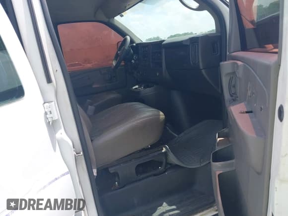 ✅ 2009 Chevrolet Express Cargo • VIN: 1GCGG25C091140470 • Lot: 42817750. Listed on IAAI with 149,011 mi. Free auction sales archive from the USA and detailed vehicle history report at DreamBid. Image 5.