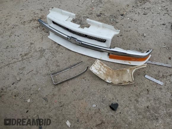 ✅ 2002 Chevrolet Blazer LS • VIN: 1GNDT13W52K169699 • Lot: 45846975. Wystawiony na Copart z przebiegiem 292 270 mil. Bezpłatny archiwum sprzedaży aukcyjnych z USA i szczegółowy raport historii pojazdu na DreamBid. Zdjęcie 14.