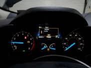 ✅ 2018 Ford Escape SE • VIN: 1FMCU9GD5JUD35033 • Lot: 92386285. Wystawiony na Copart z przebiegiem 106 445 mil. Bezpłatny archiwum sprzedaży aukcyjnych z USA i szczegółowy raport historii pojazdu na DreamBid. Zdjęcie 9.