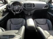 ✅ 2021 Jeep Cherokee Latitude Lux • VIN: 1C4PJMMX1MD158503 • Lot: 83851155. Wystawiony na Copart z przebiegiem 15 797 mil. Bezpłatny archiwum sprzedaży aukcyjnych z USA i szczegółowy raport historii pojazdu na DreamBid. Zdjęcie 8.