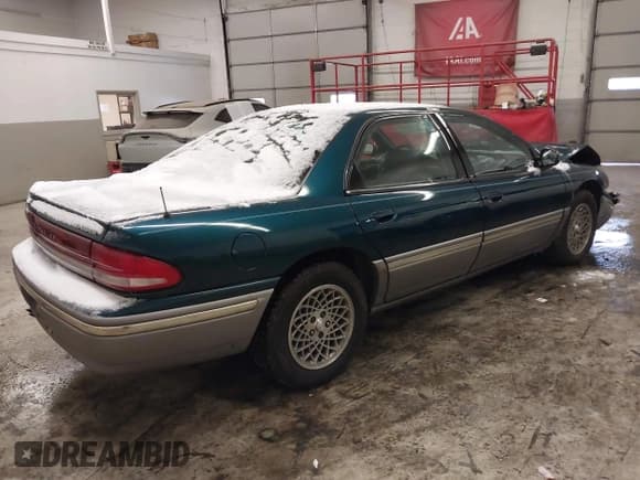 ✅ 1994 Chrysler Concorde • VIN: 2C3HL56F6RH335733 • Lot: 41389947. Wystawiony na IAAI z przebiegiem 132 285 mil. Bezpłatny archiwum sprzedaży aukcyjnych z USA i szczegółowy raport historii pojazdu na DreamBid. Zdjęcie 4.
